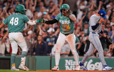 Seigler has first career 4-hit game to help the Red Sox beat the Blue Jays